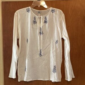 NWT Vintage Laddi white embroidered top